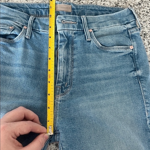 MOTHER Denim The Looker Crop in “We’re All in This Together” - Size 27 - Picture 8 of 10